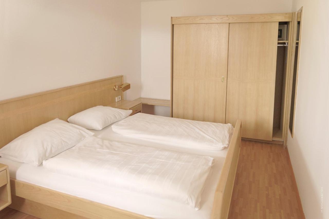 Appartementhotel Karawankenblick เพิร์ทชาค อัม เวิร์ทเทอร์ซี ภายนอก รูปภาพ