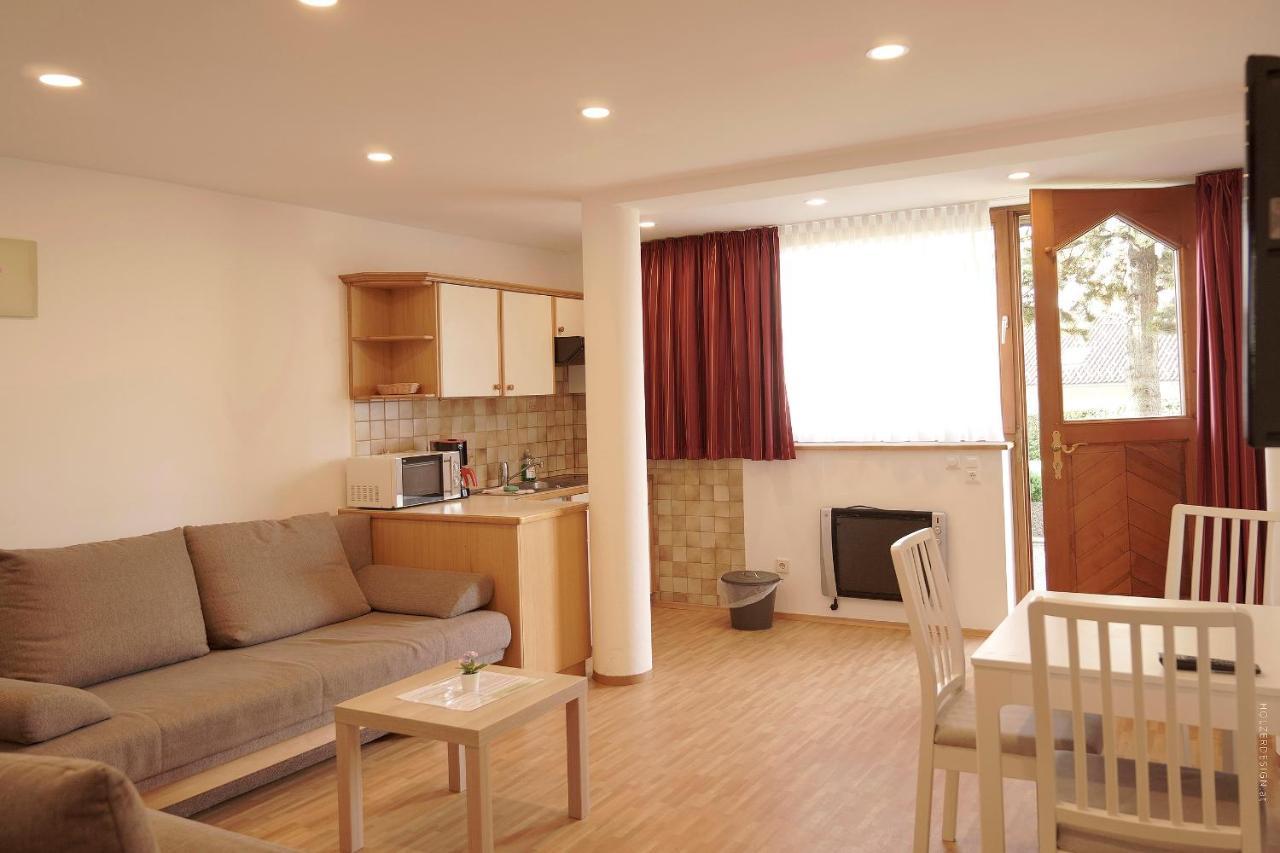 Appartementhotel Karawankenblick เพิร์ทชาค อัม เวิร์ทเทอร์ซี ภายนอก รูปภาพ