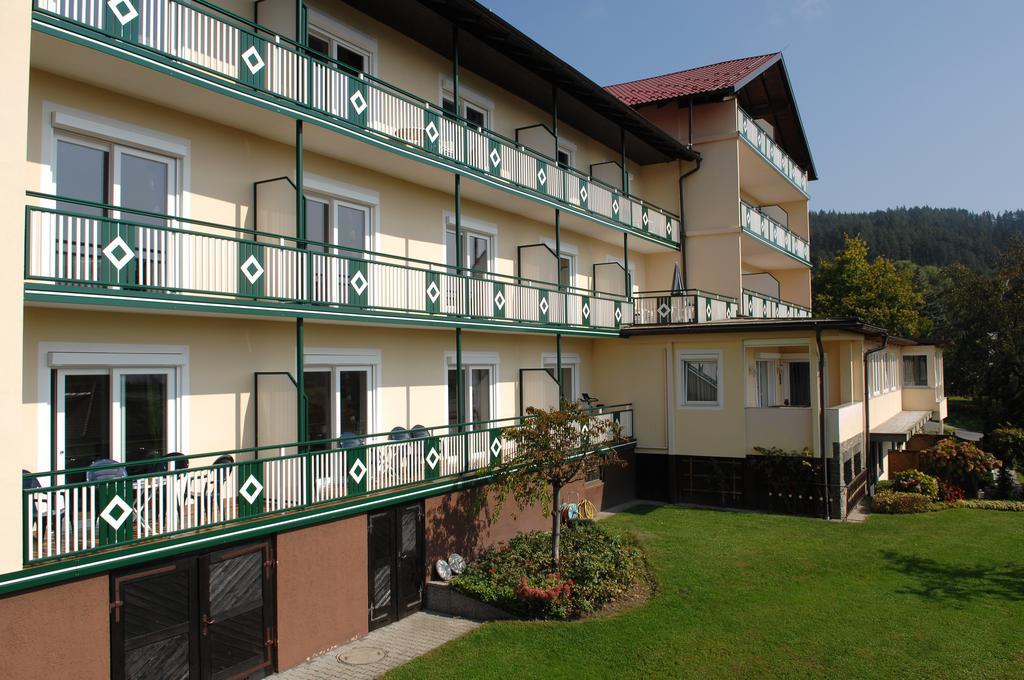 Appartementhotel Karawankenblick เพิร์ทชาค อัม เวิร์ทเทอร์ซี ภายนอก รูปภาพ